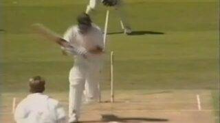 😂 Obvious Pakistan match fixing. WTF is he even doing? May as well not even walked out with a bat 🤣