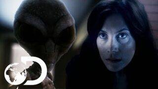 Woman Witnesses Strange UFO Sighting In British Columbia | Alien Mysteries